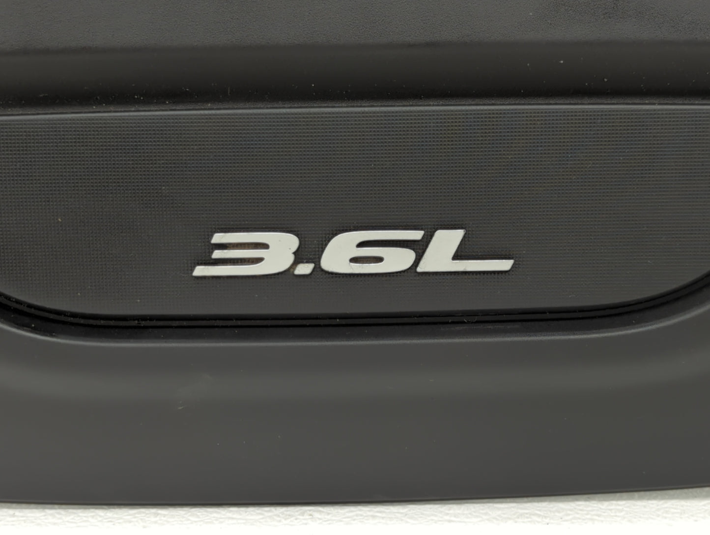2017 Chrysler Pacifica Engine Cover - Oemusedautoparts1.com