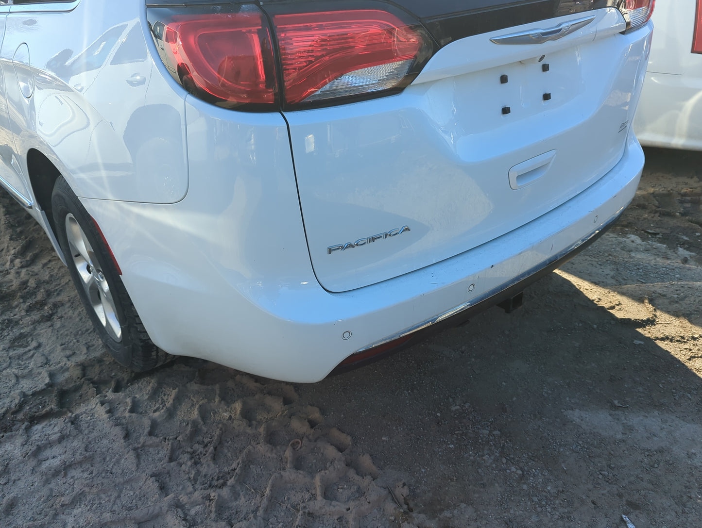 2017-2022 Chrysler Pacifica Rear Bumper Assembly Oem - Oemusedautoparts1.com