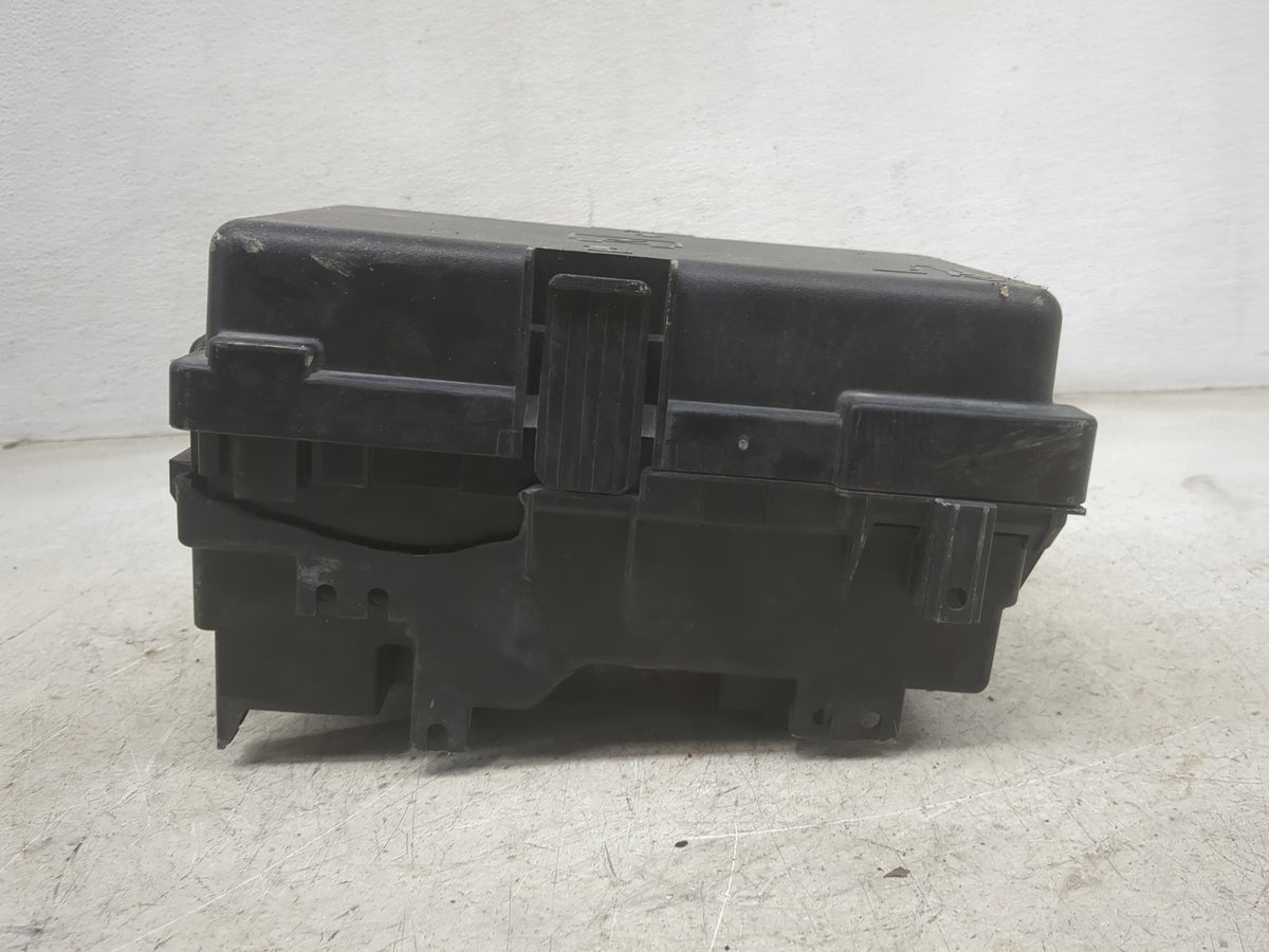 2017 Chrysler Pacifica Fusebox Fuse Box Panel Relay Module Fits OEM Used Auto Parts - Oemusedautoparts1.com