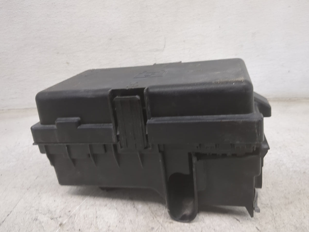 2017 Chrysler Pacifica Fusebox Fuse Box Panel Relay Module Fits OEM Used Auto Parts - Oemusedautoparts1.com