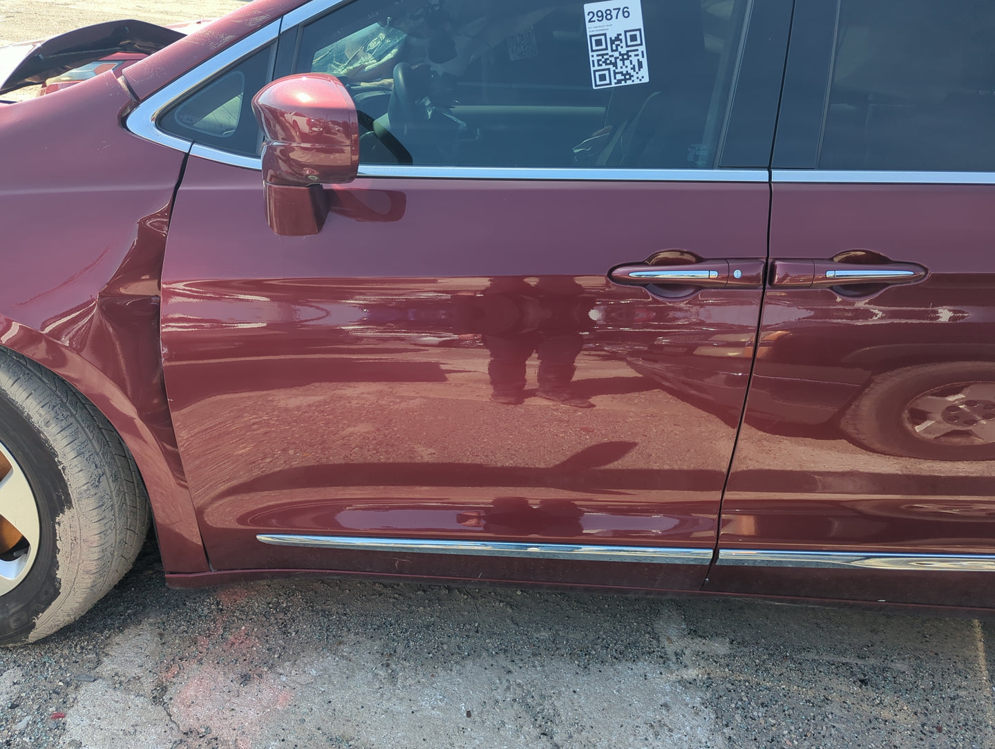 2017-2022 Chrysler Pacifica Driver Front Door Oem 5028693 - Oemusedautoparts1.com