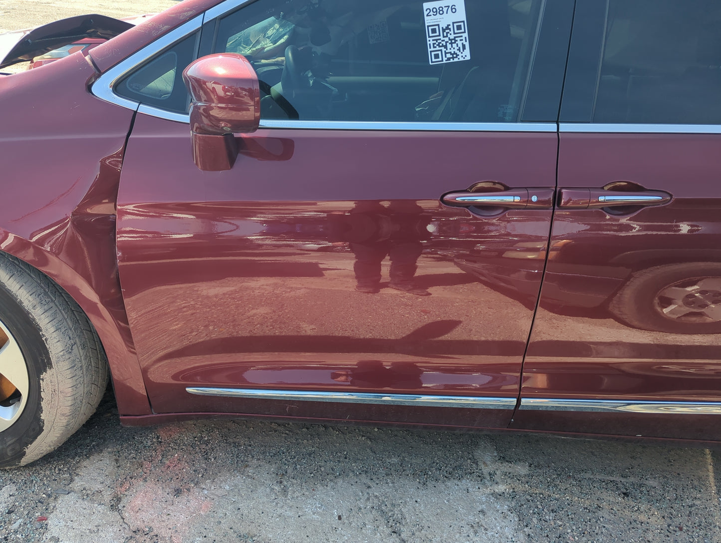 2017-2022 Chrysler Pacifica Driver Front Door Oem 5028693 - Oemusedautoparts1.com