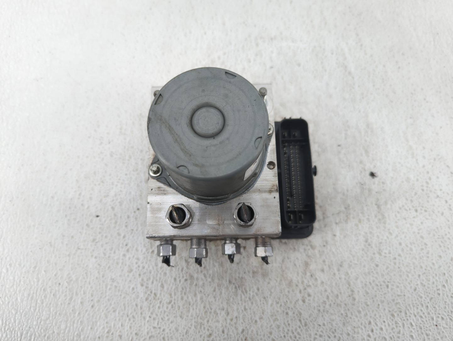 2017-2018 Chrysler Pacifica ABS Pump Control Module Replacement P/N:P68330875AB Fits Fits 2017 2018 OEM Used Auto Parts - Oe