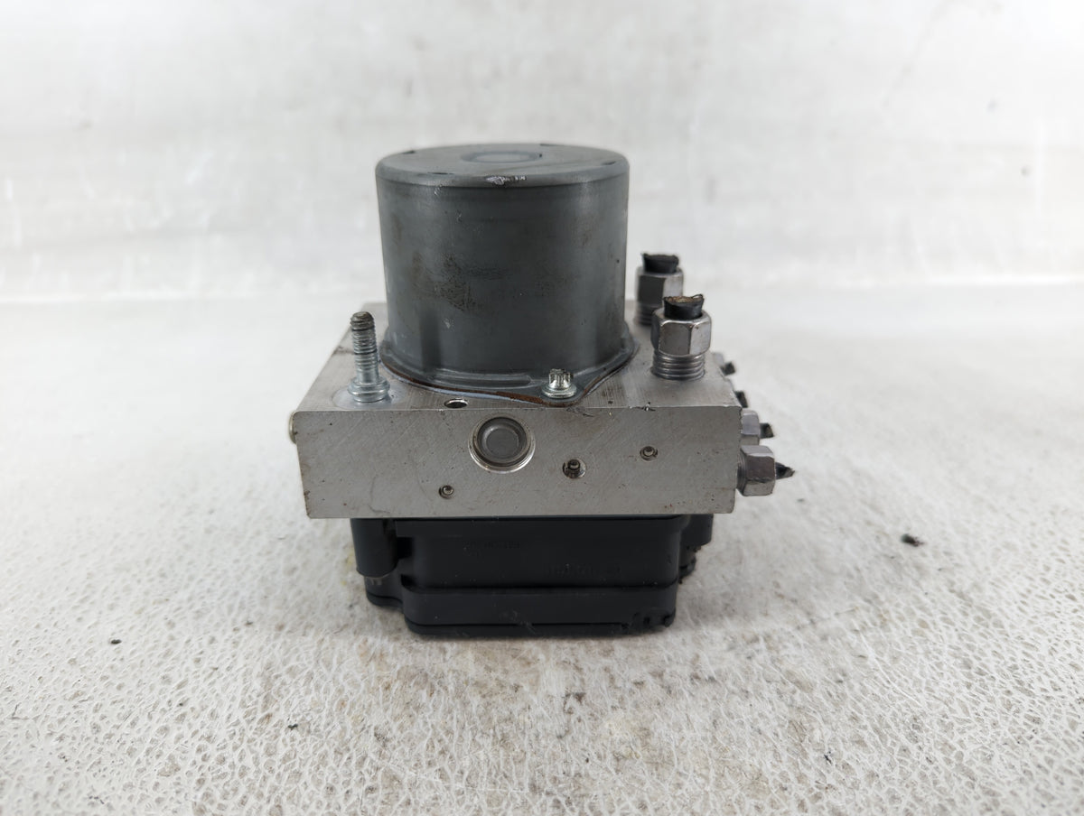 2017-2018 Chrysler Pacifica Anti-Lock Brake ABS Pump Module Actuator OEM P/N:P68330875AB Fits Fits 2017 2018 OEM Used Auto P