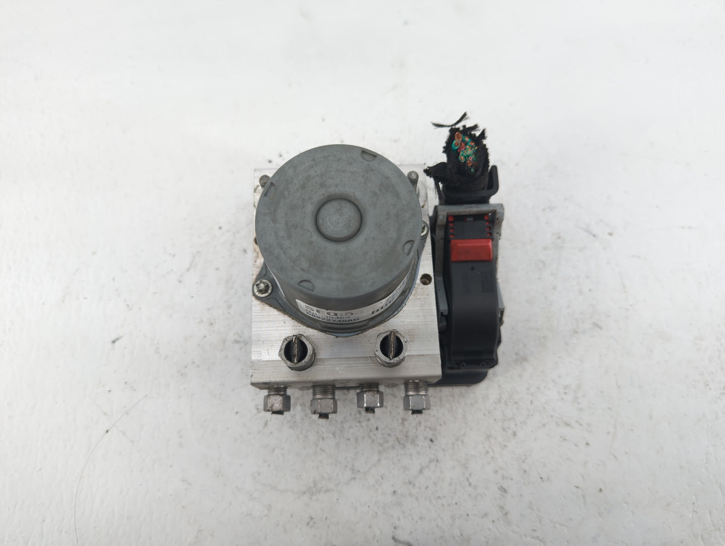 2017-2018 Chrysler Pacifica ABS Pump Control Module Replacement P/N:68222745AG Fits Fits 2017 2018 OEM Used Auto Parts - Oem