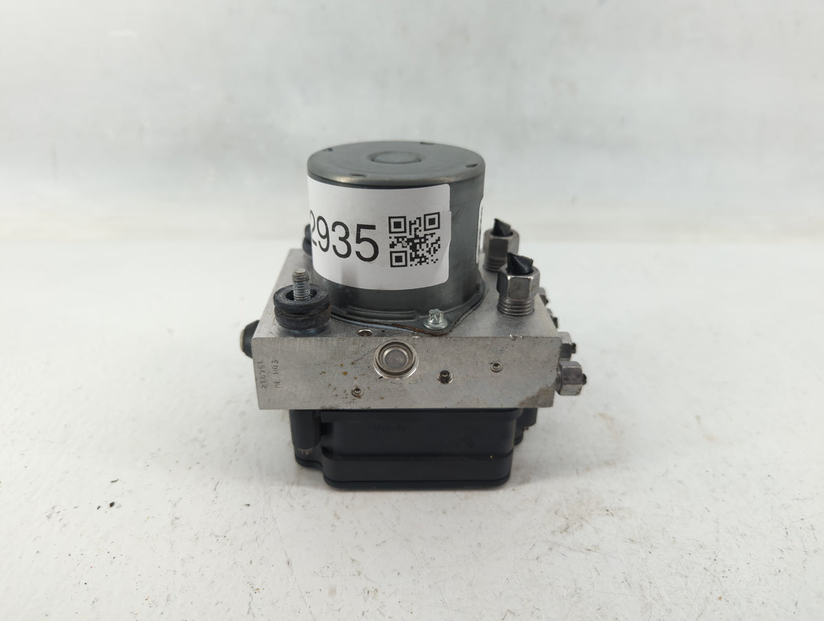 2017-2018 Chrysler Pacifica Anti-Lock Brake ABS Pump Module Actuator OEM P/N:68222745AG Fits Fits 2017 2018 OEM Used Auto Pa