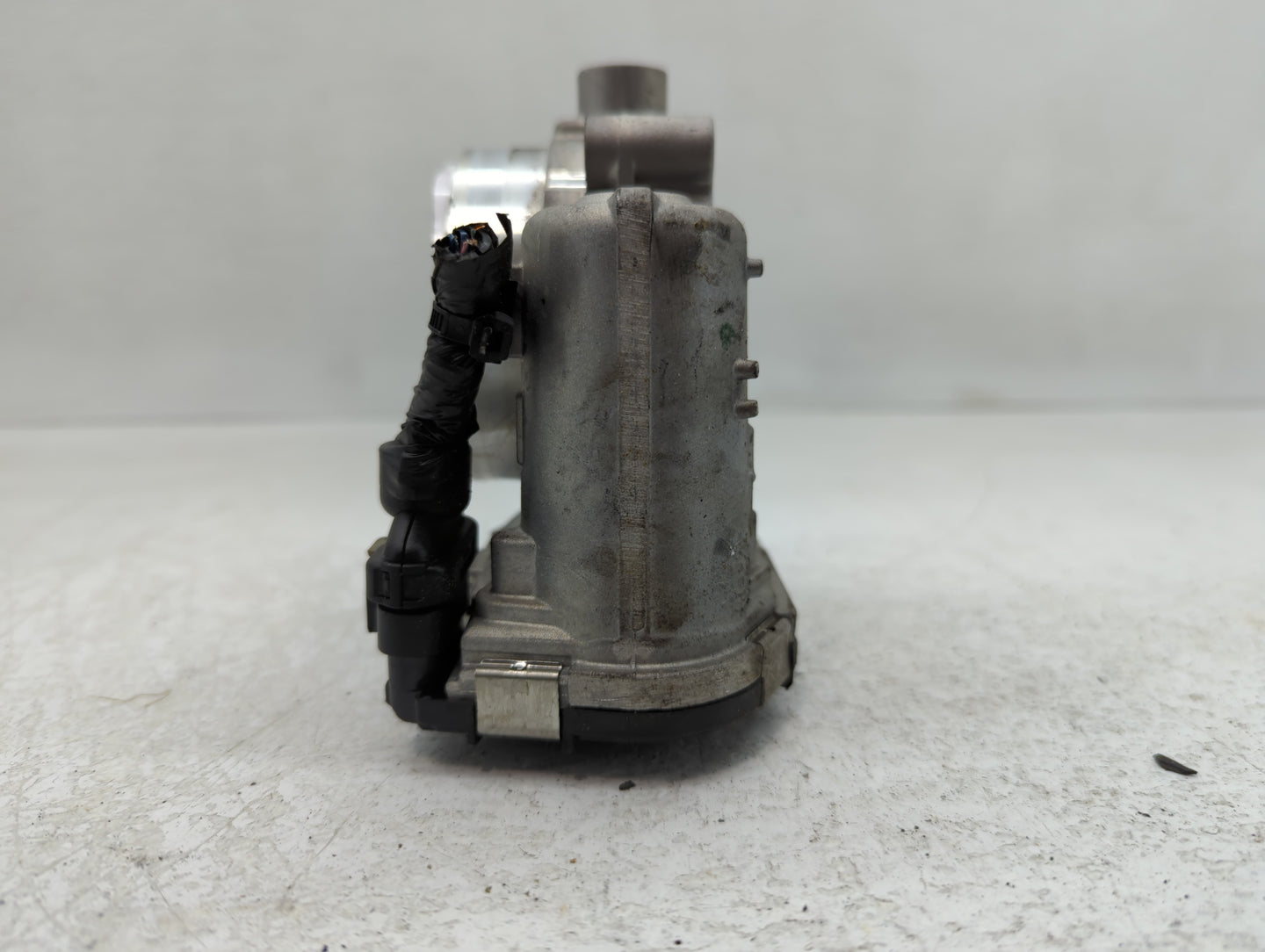2017-2022 Chrysler Pacifica Throttle Body P/N:0 28- 750 570 05184349AC Fits OEM Used Auto Parts - Oemusedautoparts1.com