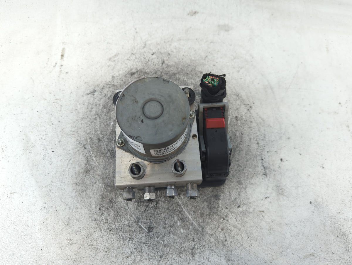 2017-2018 Chrysler Pacifica Anti-Lock Brake ABS Pump Module Actuator OEM P/N:P68222745AG Fits Fits 2017 2018 OEM Used Auto P