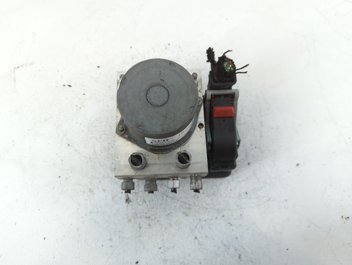 2017-2018 Chrysler Pacifica ABS Pump Control Module Replacement P/N:68222745AG Fits Fits 2017 2018 OEM Used Auto Parts - Oem