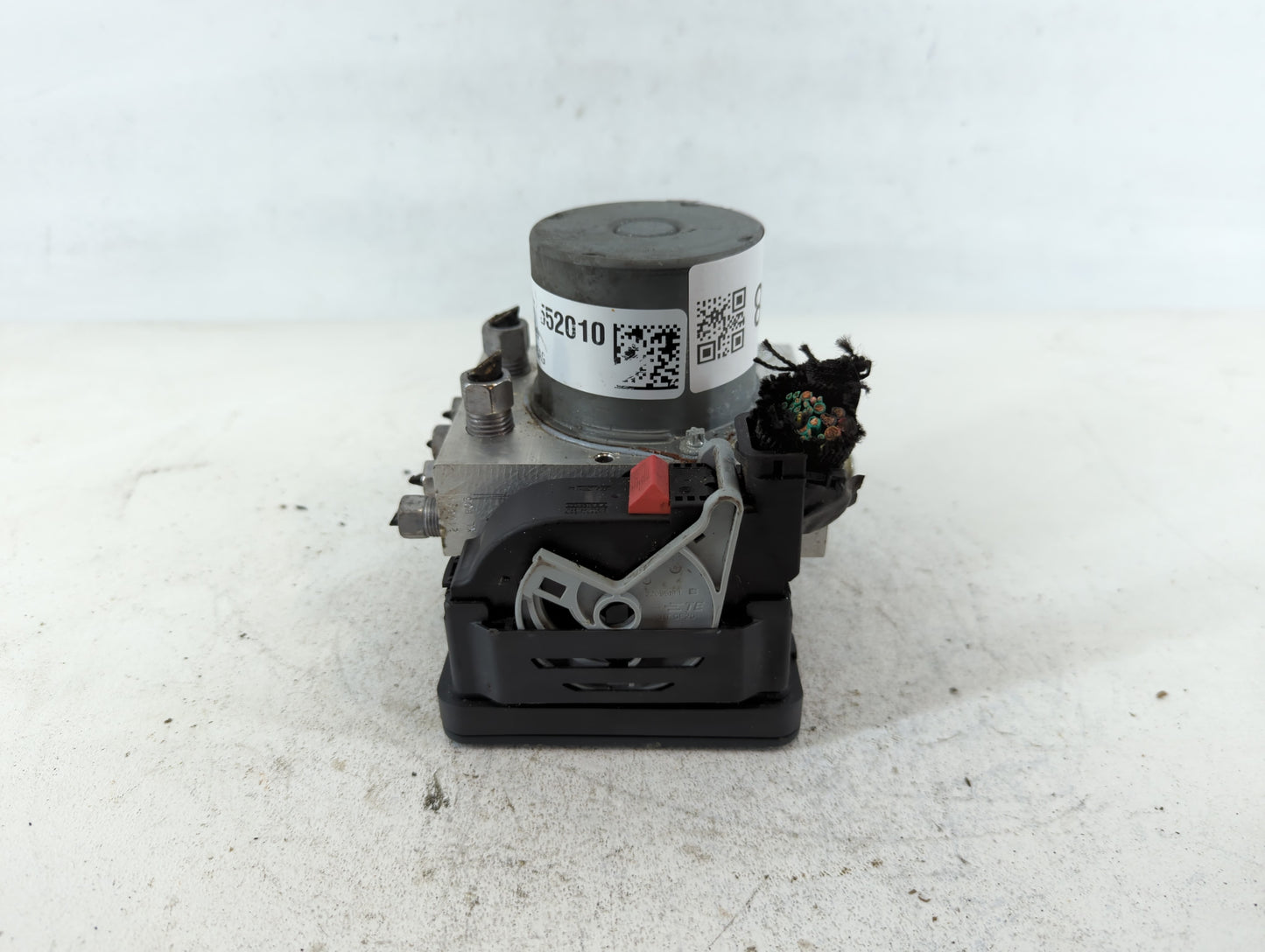 2017-2018 Chrysler Pacifica ABS Pump Control Module Replacement P/N:68222745AG Fits Fits 2017 2018 OEM Used Auto Parts - Oem