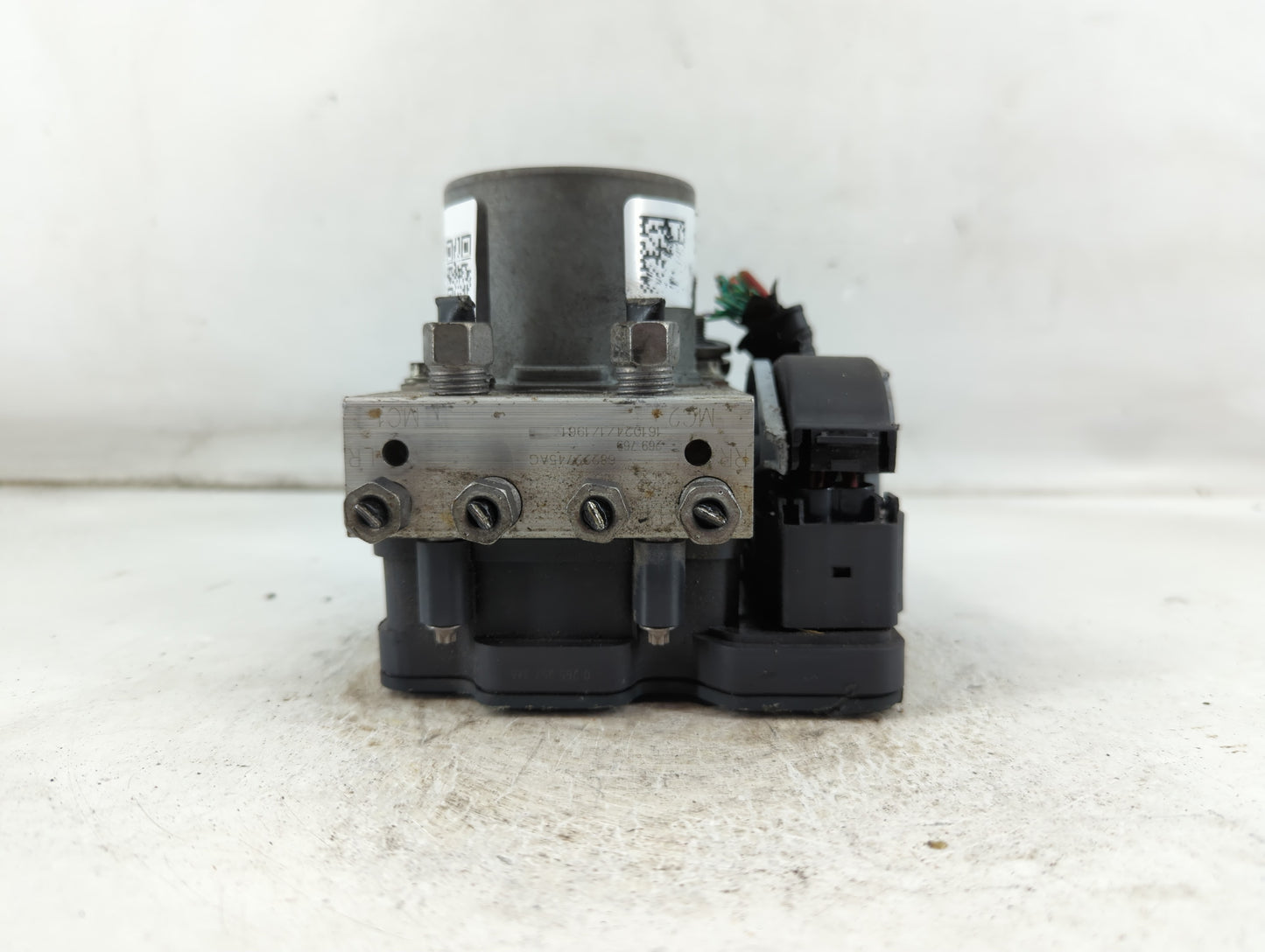 2017-2018 Chrysler Pacifica ABS Pump Control Module Replacement P/N:68222745AG Fits Fits 2017 2018 OEM Used Auto Parts - Oem