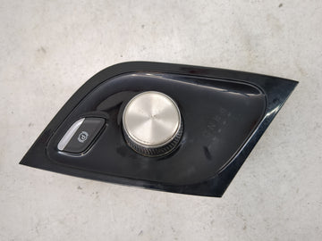 2017 Chrysler Pacifica Voyager Floor Console Assembly Shifter - Oemusedautoparts1.com