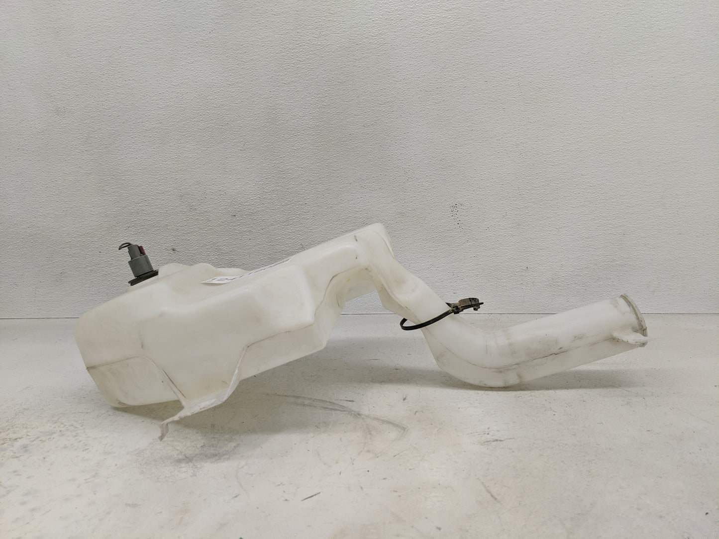 Dodge Caravan Windshield Washer Fluid Reservoir Bottle Oem - Oemusedautoparts1.com