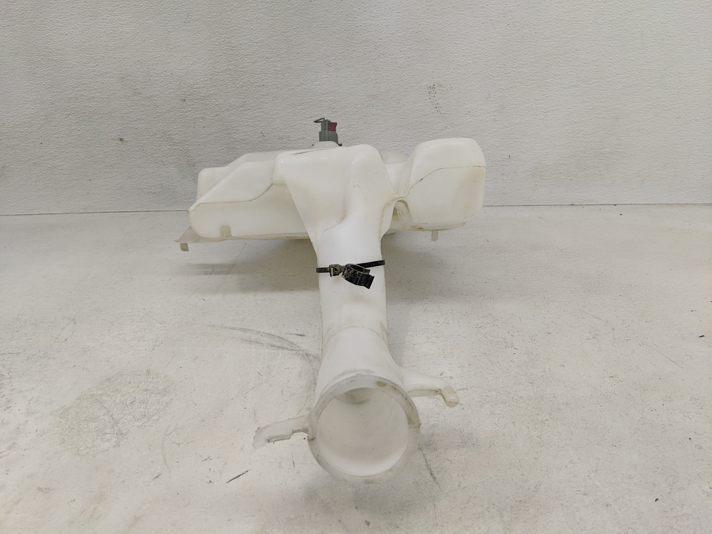 Dodge Caravan Windshield Washer Fluid Reservoir Bottle Oem - Oemusedautoparts1.com