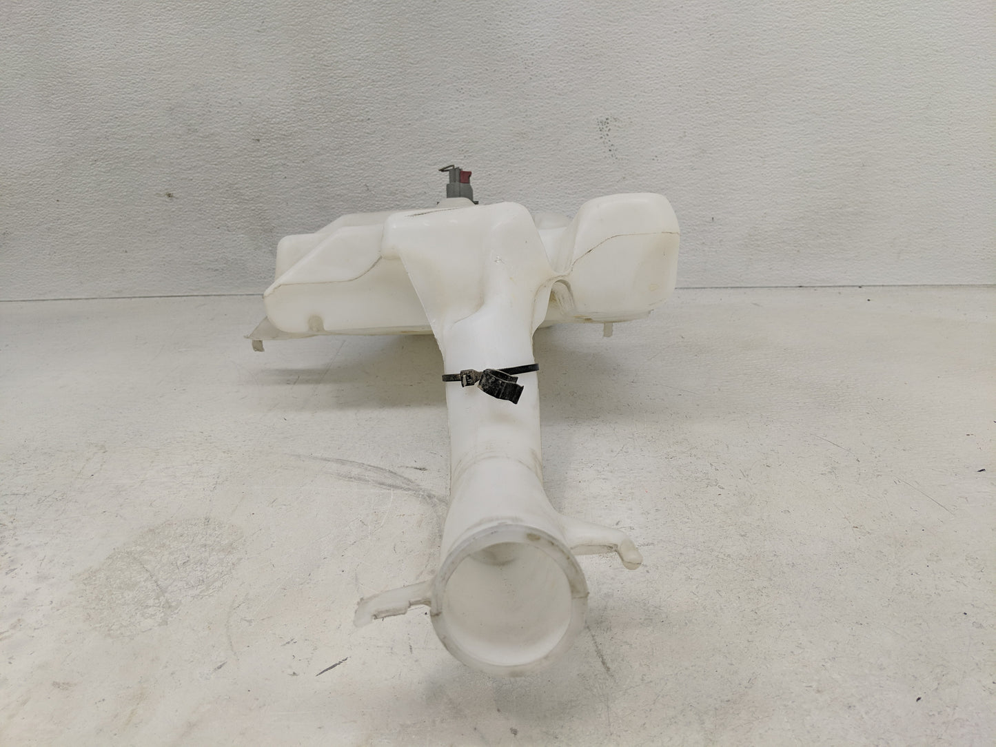 Dodge Caravan Windshield Washer Fluid Reservoir Bottle Oem - Oemusedautoparts1.com