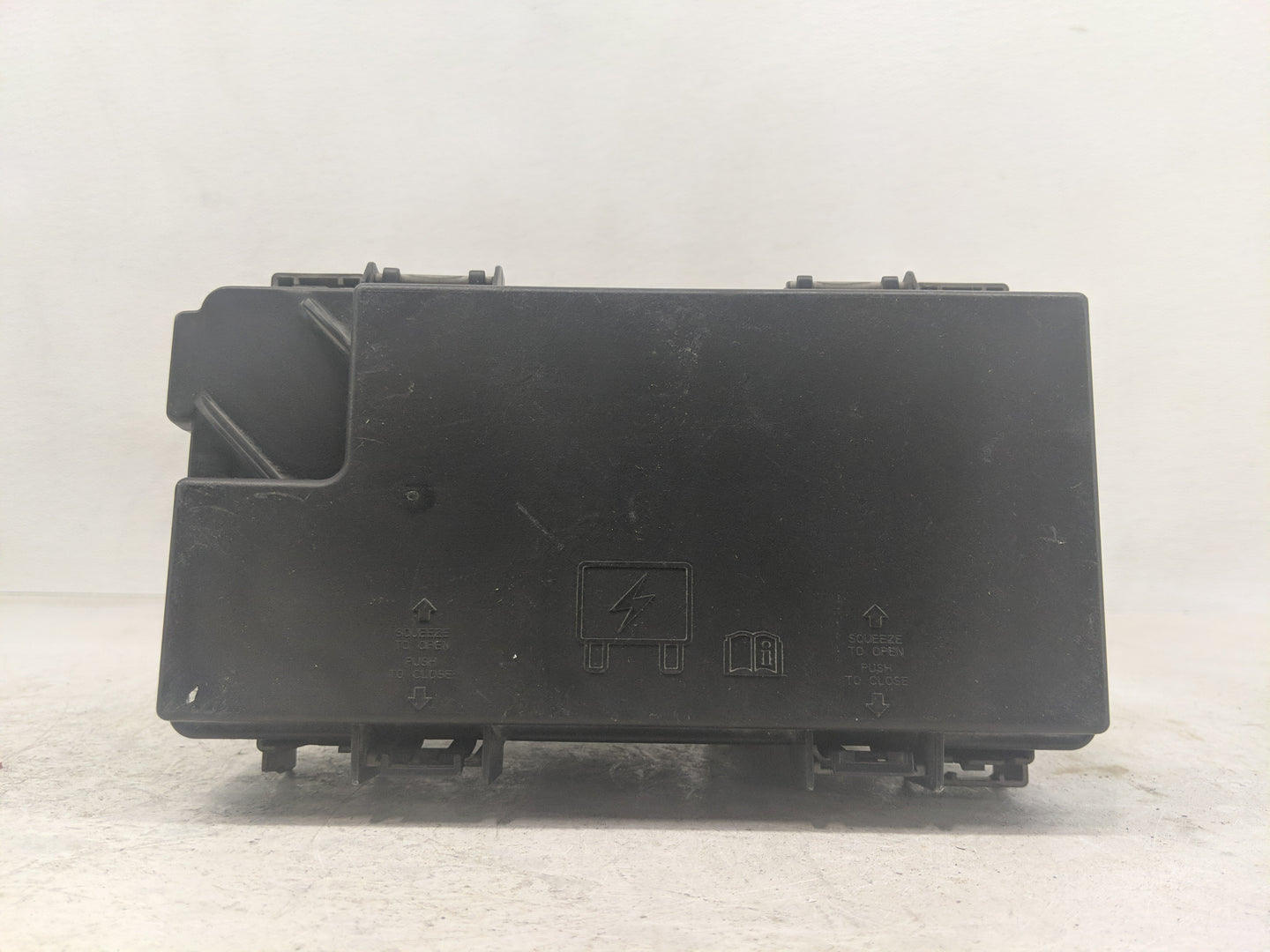 2017 Dodge Caravan Fusebox Fuse Box Panel Relay Module P/N:RT032842J0 Fits OEM Used Auto Parts - Oemusedautoparts1.com