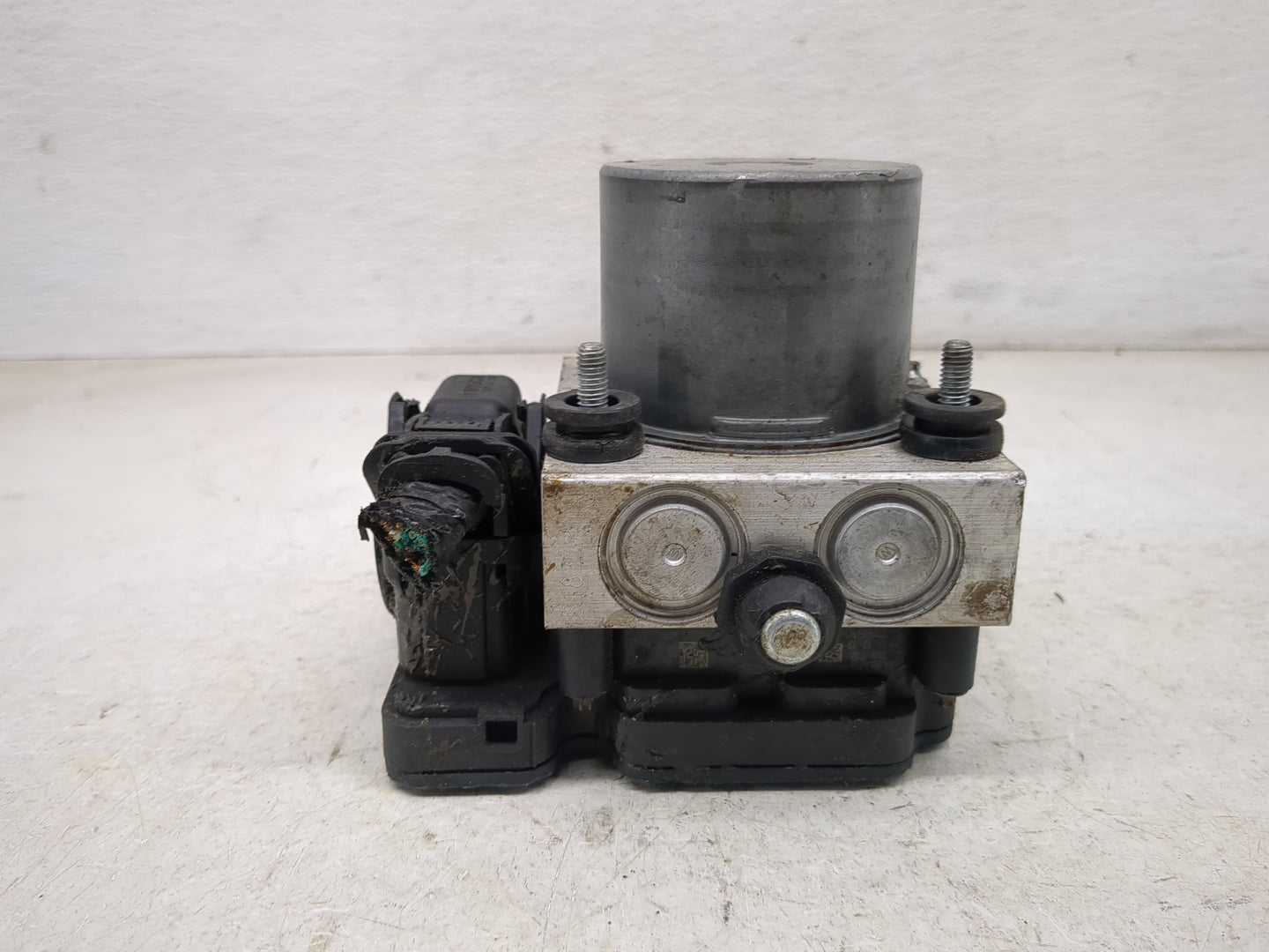 2017 Dodge Caravan ABS Pump Control Module Replacement P/N:P68183803AC P68183803AD Fits Fits 2014 OEM Used Auto Parts - Oemu