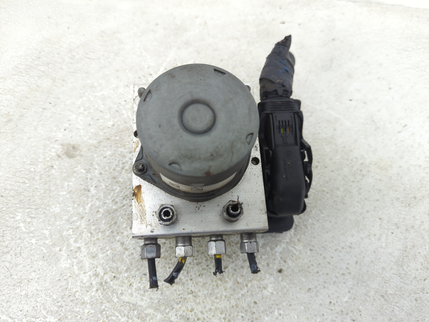 2017 Dodge Caravan ABS Pump Control Module Replacement P/N:P68183803AC Fits Fits 2015 2016 2018 2019 2020 OEM Used Auto Part