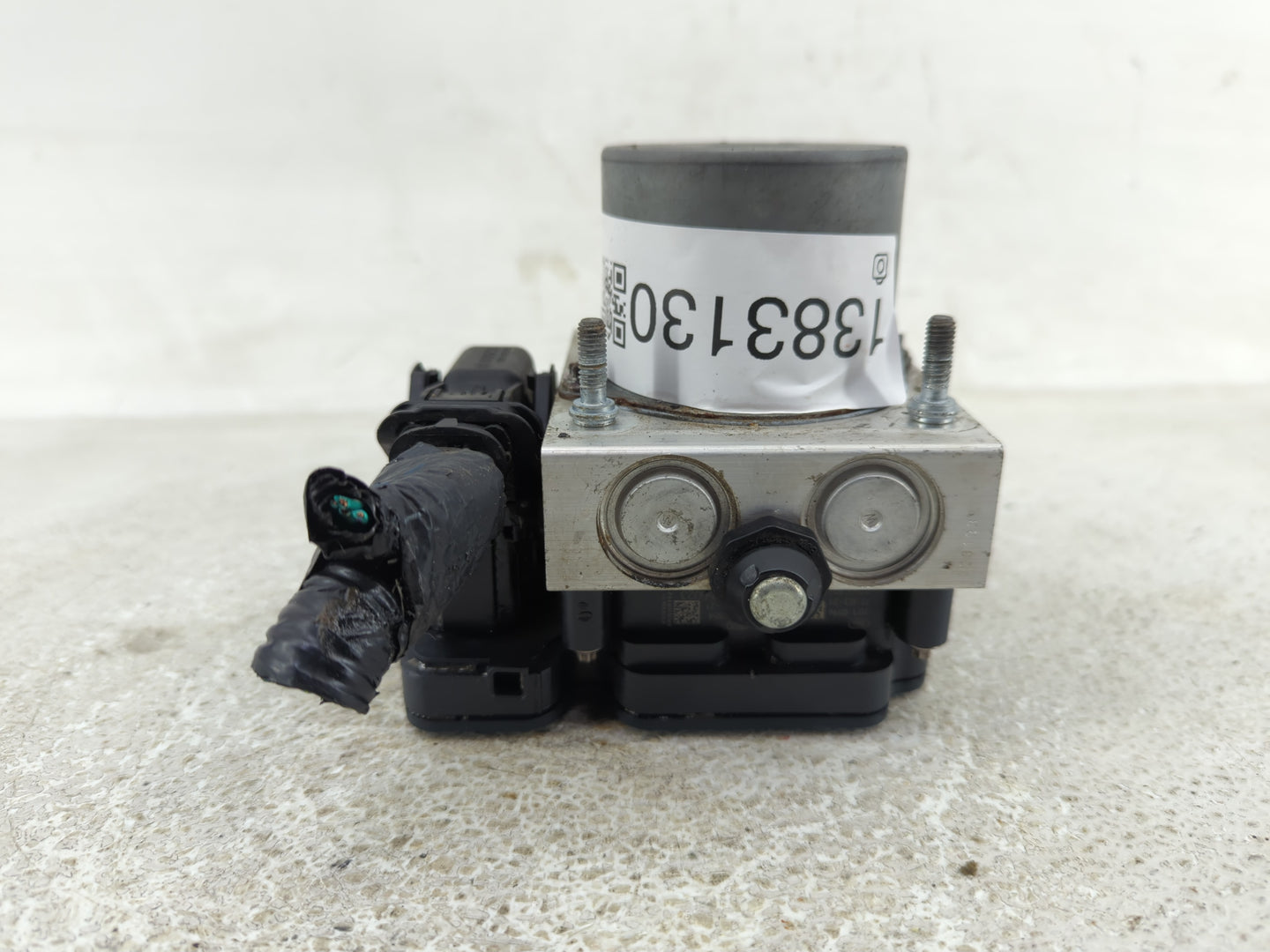 2017 Dodge Caravan ABS Pump Control Module Replacement P/N:P68183803AC Fits Fits 2015 2016 2018 2019 2020 OEM Used Auto Part