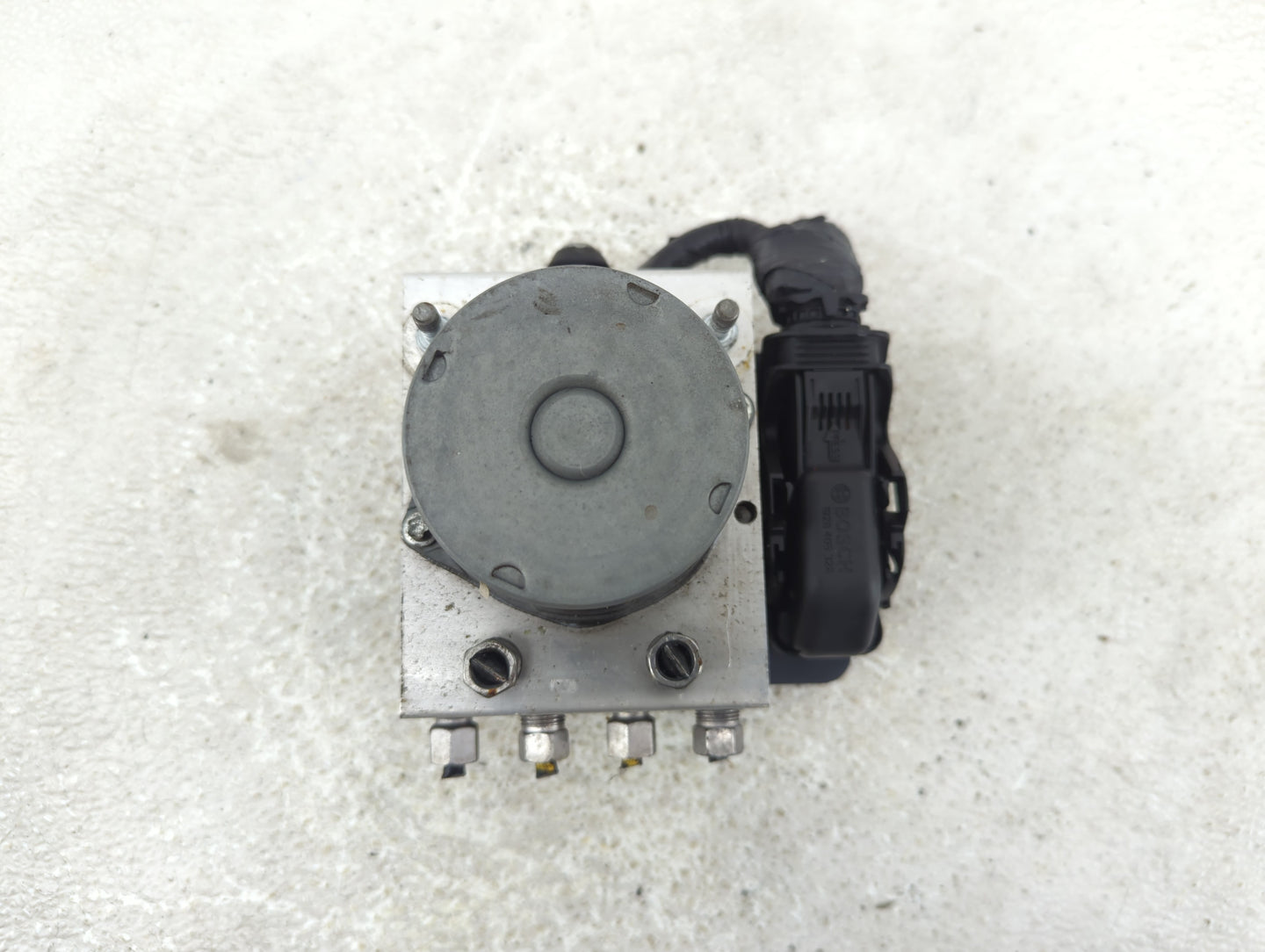 2017 Dodge Caravan ABS Pump Control Module Replacement P/N:68183803AC Fits Fits 2015 2016 2018 2019 2020 OEM Used Auto Parts