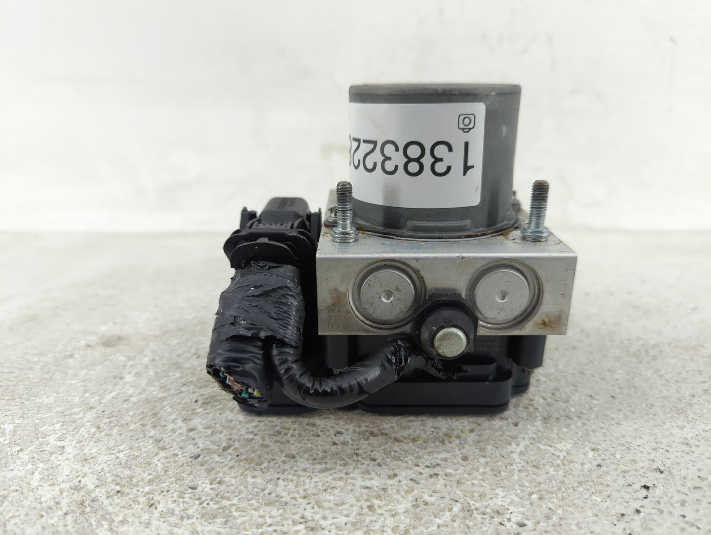 2017 Dodge Caravan ABS Pump Control Module Replacement P/N:68183803AC Fits Fits 2015 2016 2018 2019 2020 OEM Used Auto Parts