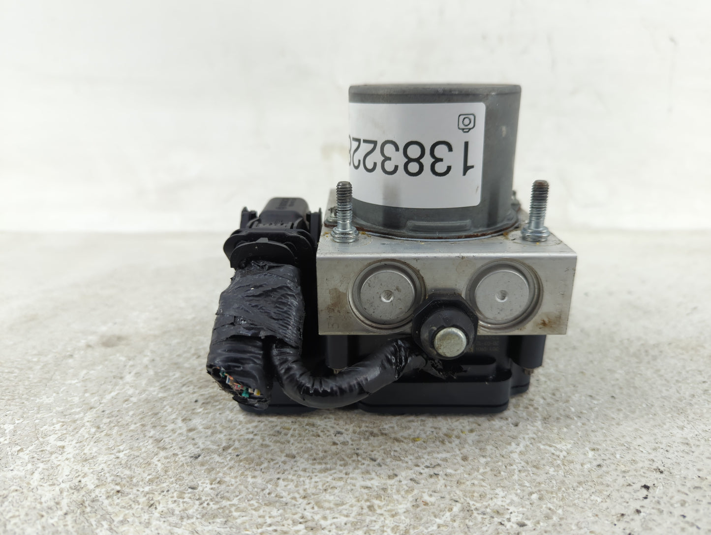 2017 Dodge Caravan ABS Pump Control Module Replacement P/N:68183803AC Fits Fits 2015 2016 2018 2019 2020 OEM Used Auto Parts