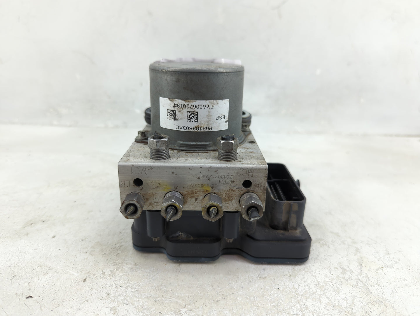 2017 Dodge Caravan ABS Pump Control Module Replacement P/N:P68183803AC Fits Fits 2015 2016 2018 2019 2020 OEM Used Auto Part