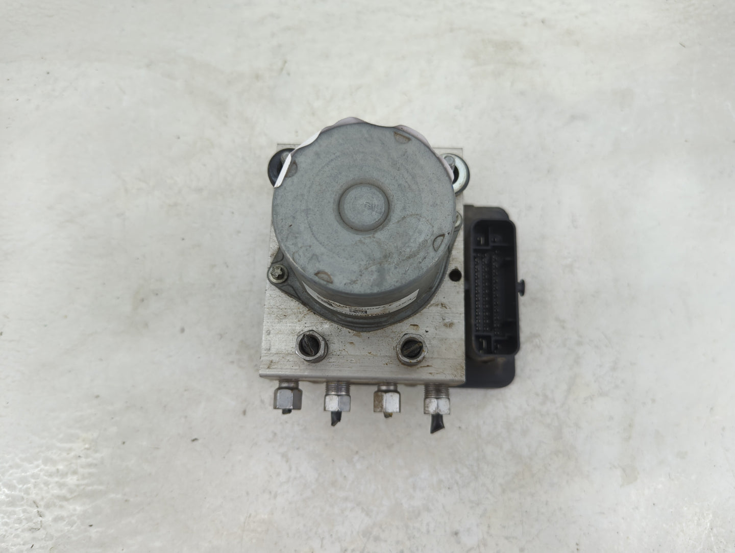 2017 Dodge Caravan ABS Pump Control Module Replacement P/N:P68183803AC Fits Fits 2015 2016 2018 2019 2020 OEM Used Auto Part