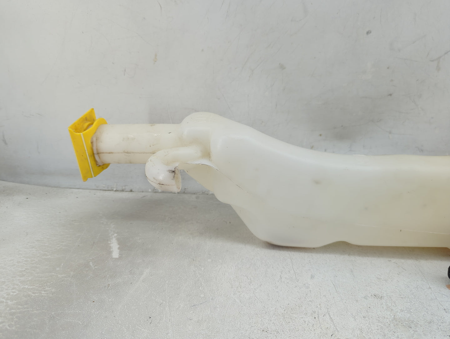 Dodge Caravan Radiator Coolant Overflow Expansion Tank Bottle White - Oemusedautoparts1.com