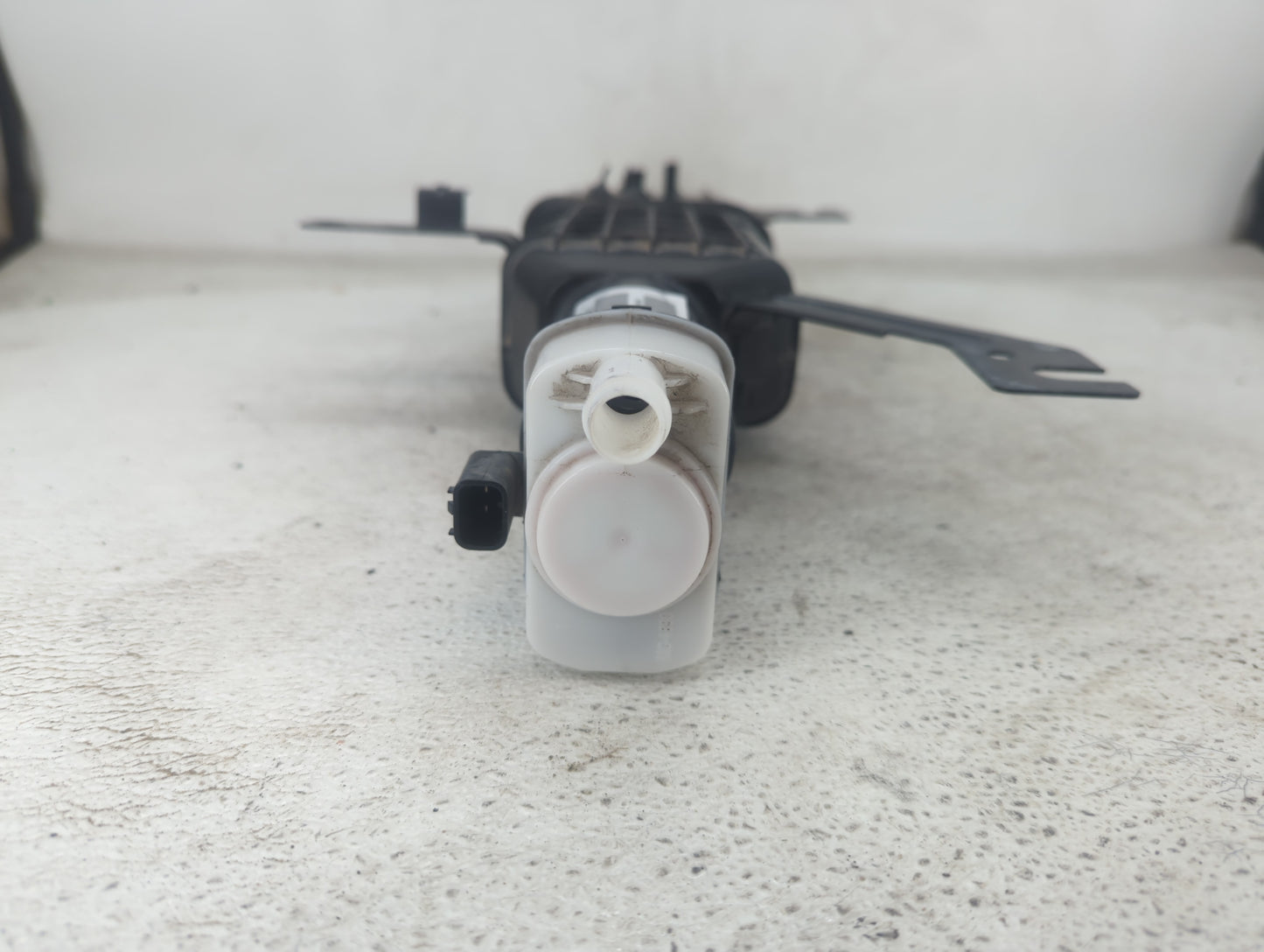 2017 Dodge Caravan Fuel Vapor Charcoal Canister 1437056 - Oemusedautoparts1.com