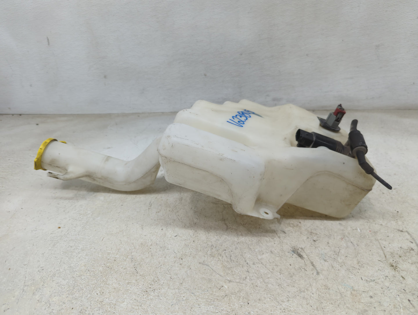Dodge Caravan Windshield Washer Fluid Reservoir Bottle Oem 1465693 - Oemusedautoparts1.com