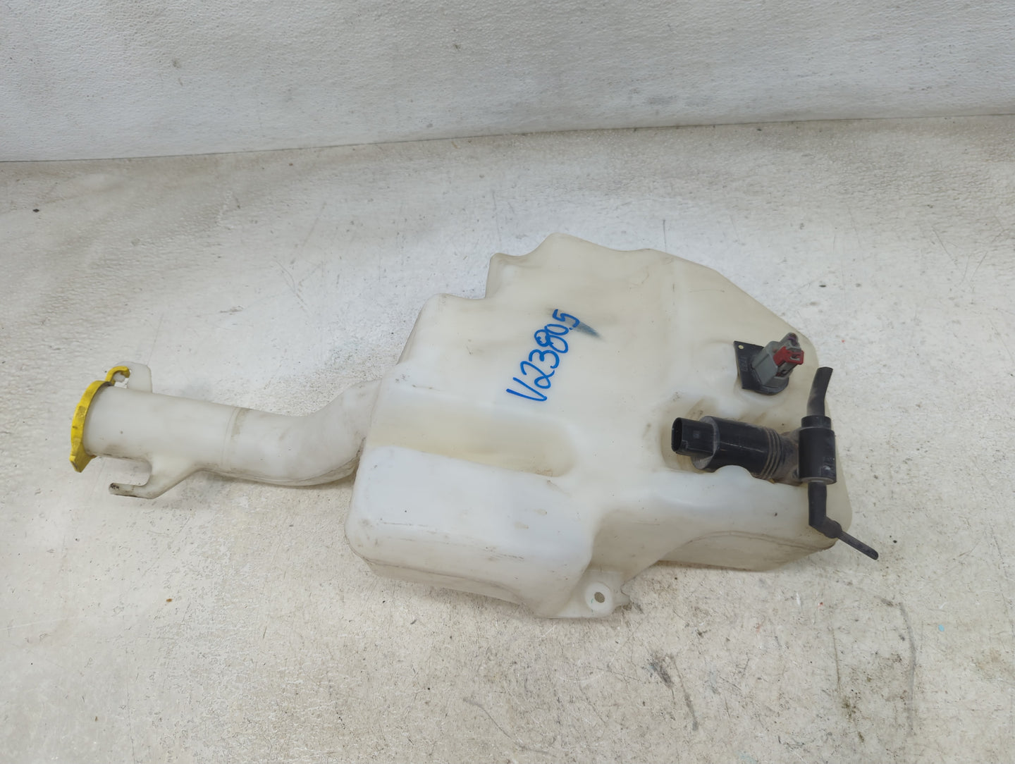 Dodge Caravan Windshield Washer Fluid Reservoir Bottle Oem 1465693 - Oemusedautoparts1.com
