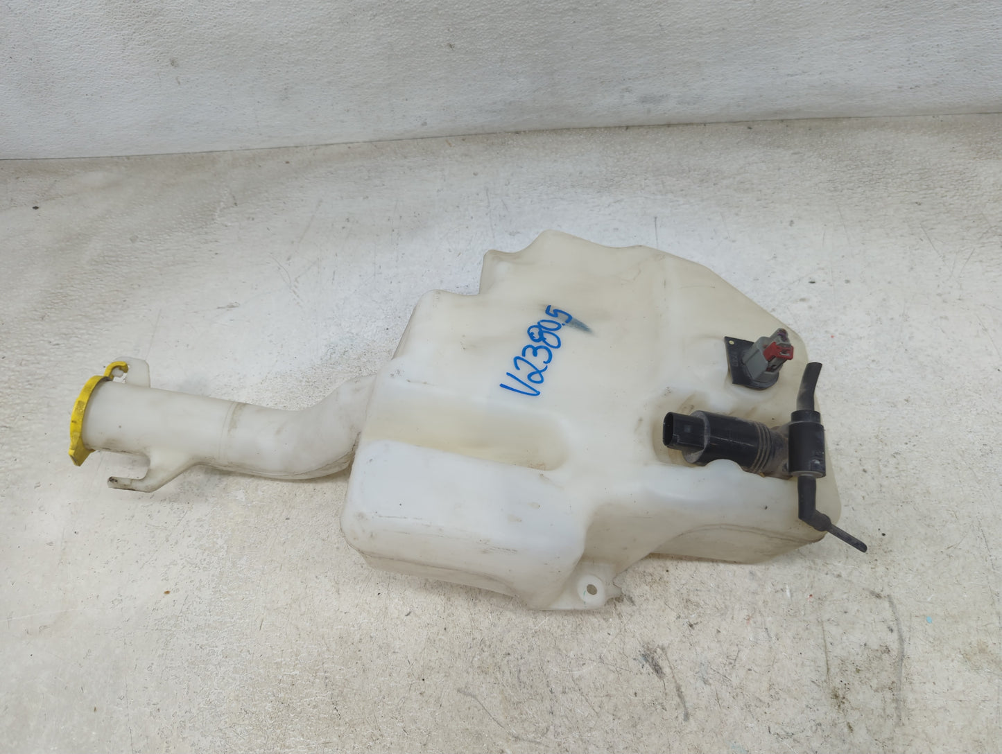 Dodge Caravan Windshield Washer Fluid Reservoir Bottle Oem 1465693 - Oemusedautoparts1.com