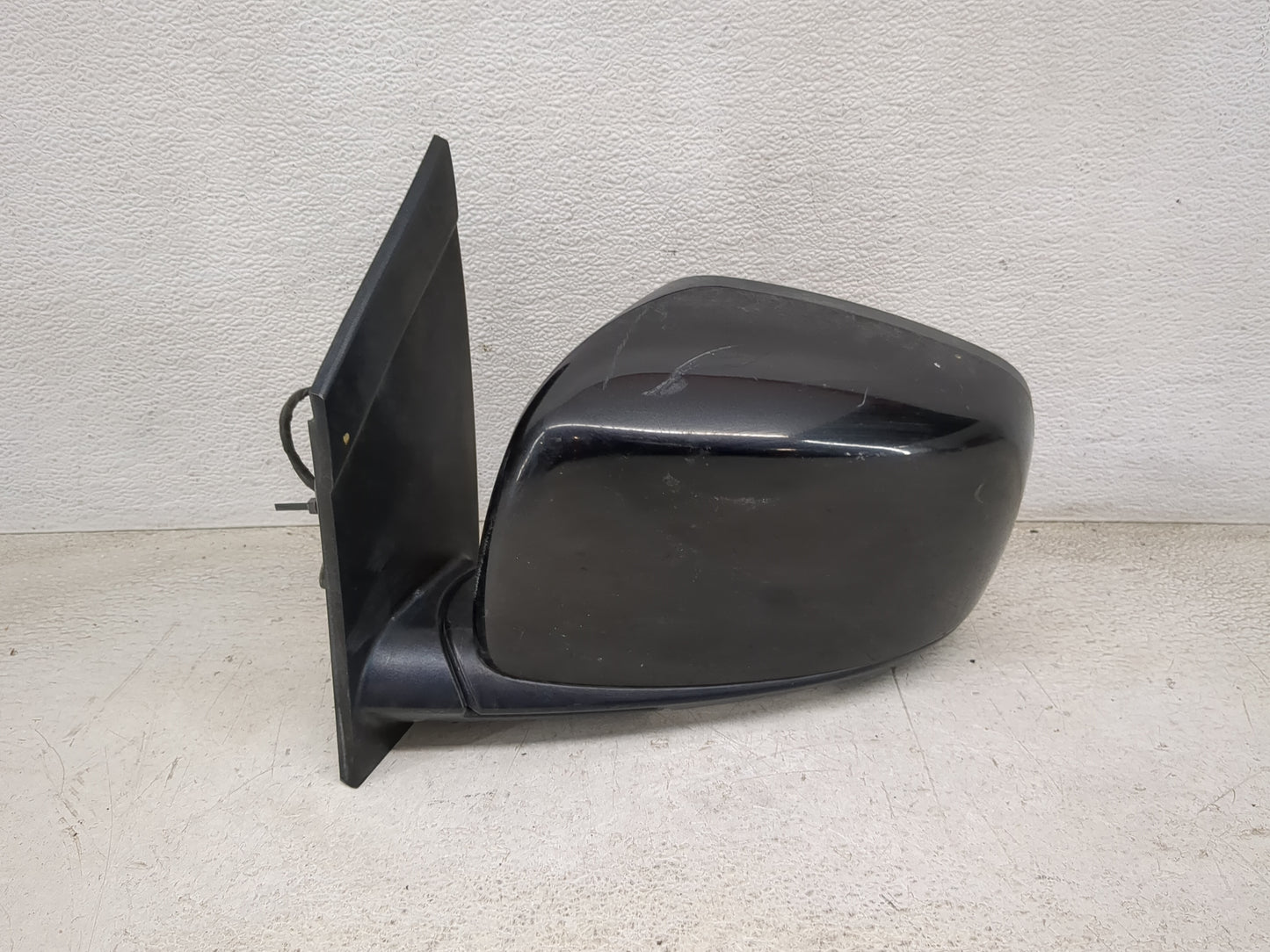 2017 Dodge Caravan Driver Side View Mirror - Left Door Mirror OEM Used - Oemusedautoparts1.com