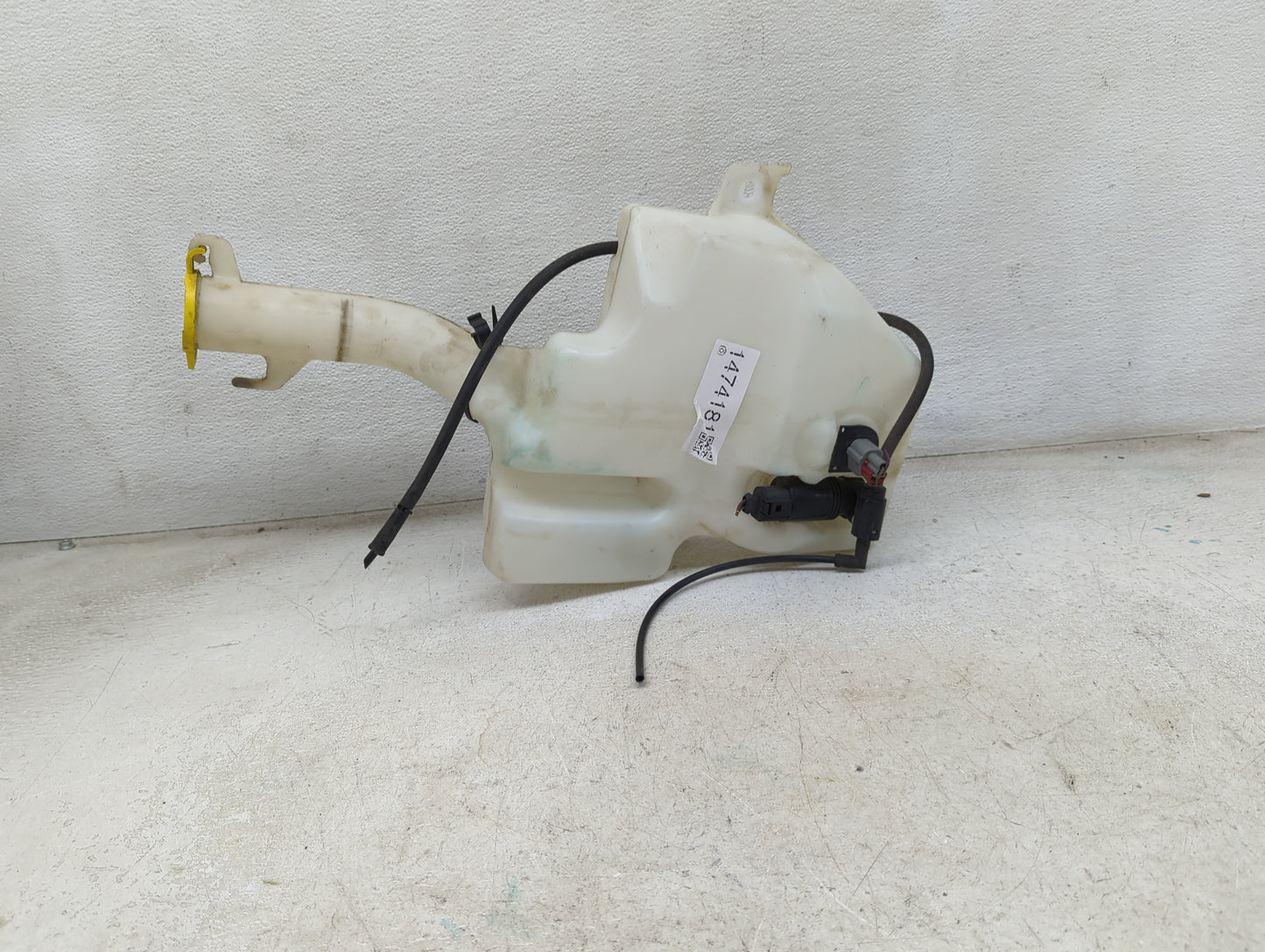 Dodge Caravan Windshield Washer Fluid Reservoir Bottle Oem 1474181 - Oemusedautoparts1.com
