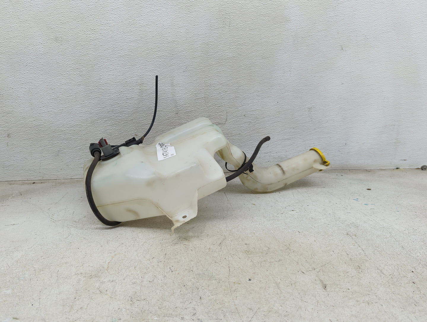Dodge Caravan Windshield Washer Fluid Reservoir Bottle Oem 1474181 - Oemusedautoparts1.com