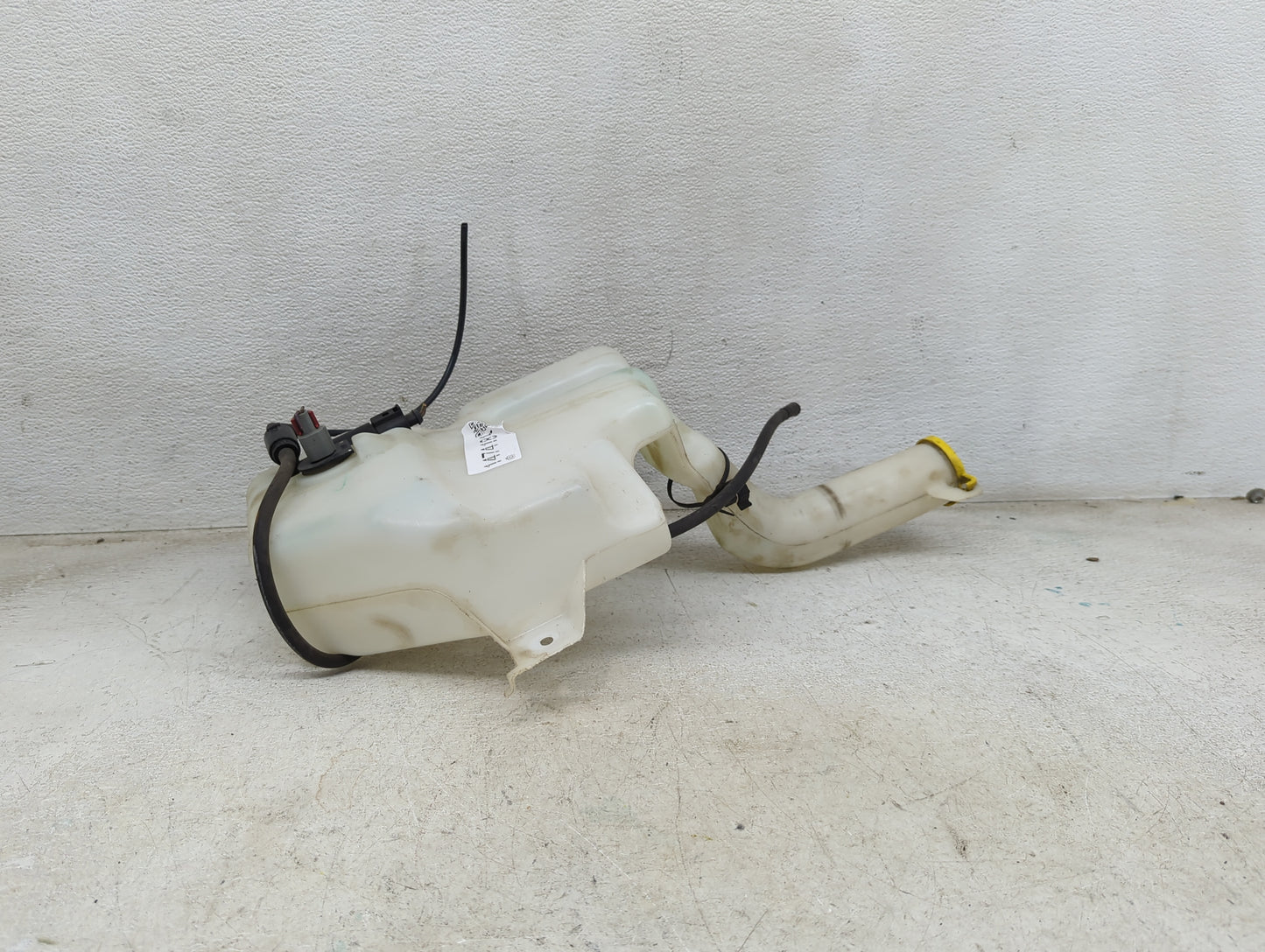 Dodge Caravan Windshield Washer Fluid Reservoir Bottle Oem 1474181 - Oemusedautoparts1.com