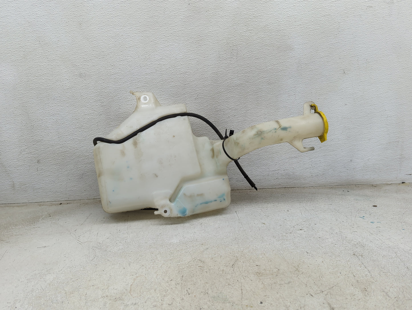 Dodge Caravan Windshield Washer Fluid Reservoir Bottle Oem 1474181 - Oemusedautoparts1.com