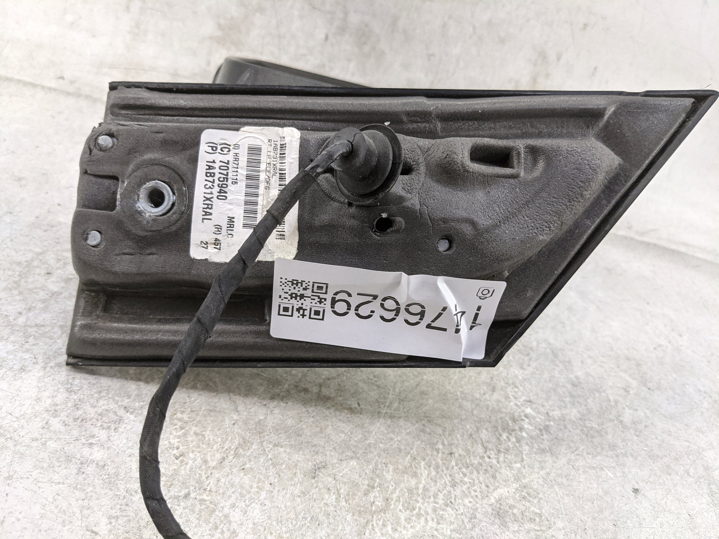 2017 Dodge Caravan Driver Side View Mirror - Left Door Mirror OEM Used - Oemusedautoparts1.com