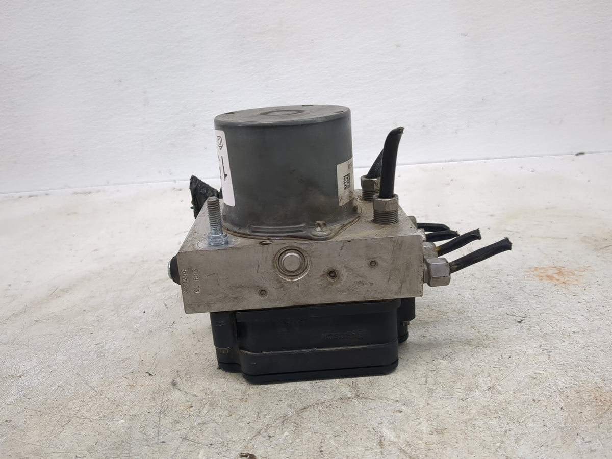 2017 Dodge Caravan Anti-Lock Brake ABS Pump Module Actuator OEM P/N:P68183803AC 68183803AC Fits Fits 2015 2016 2018 2019 202