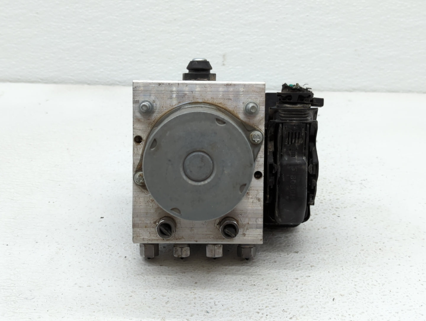 2017 Dodge Caravan ABS Pump Control Module Replacement P/N:68183803AC Fits Fits 2015 2016 2018 2019 2020 OEM Used Auto Parts