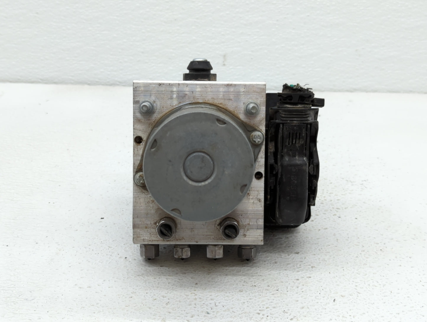 2017 Dodge Caravan ABS Pump Control Module Replacement P/N:68183803AC Fits Fits 2015 2016 2018 2019 2020 OEM Used Auto Parts
