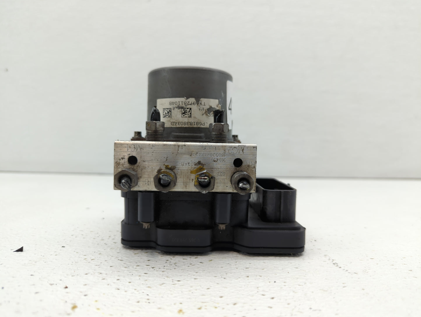 2017 Dodge Caravan ABS Pump Control Module Replacement P/N:68183803AD Fits Fits 2015 2016 2018 2019 2020 OEM Used Auto Parts