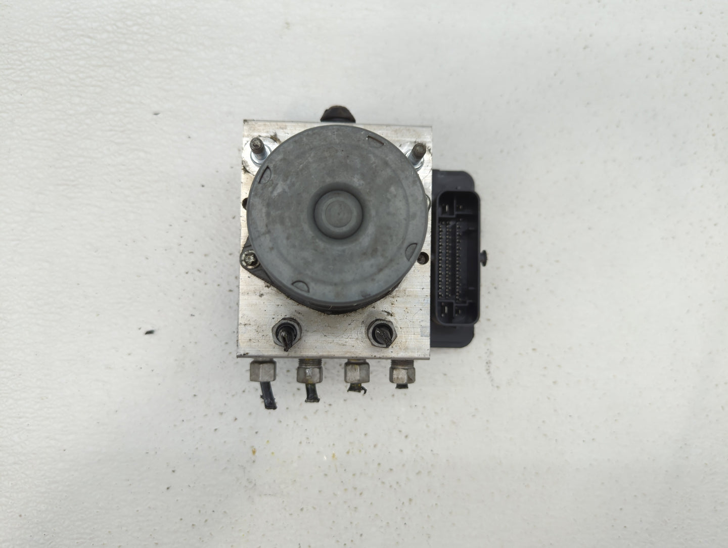 2017 Dodge Caravan ABS Pump Control Module Replacement P/N:68183803AD Fits Fits 2015 2016 2018 2019 2020 OEM Used Auto Parts