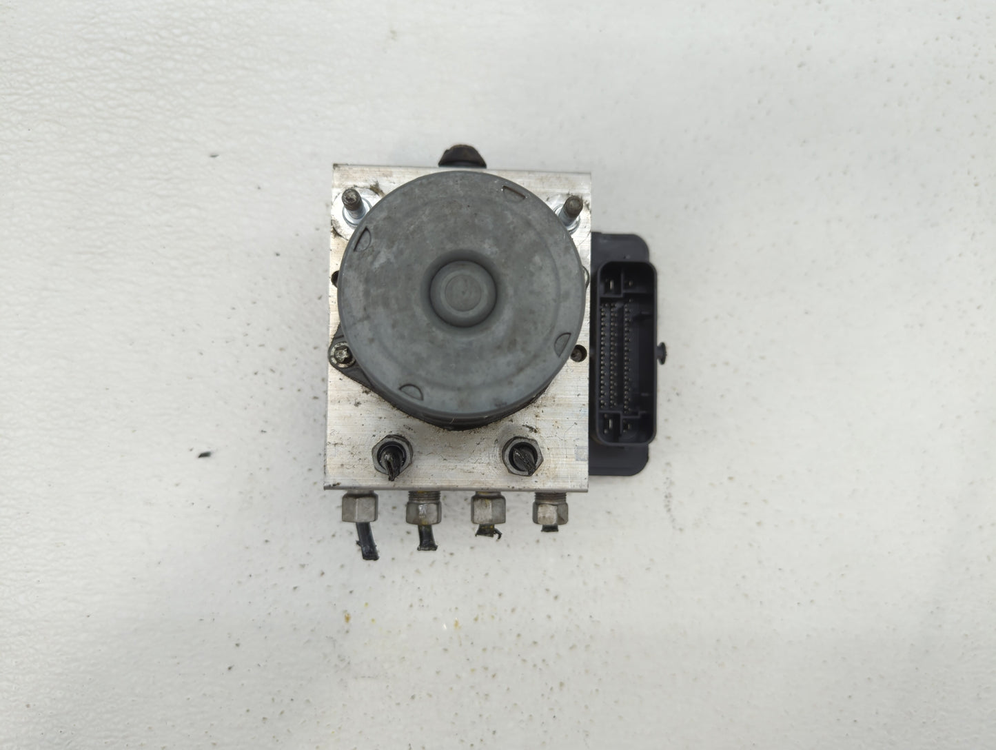 2017 Dodge Caravan ABS Pump Control Module Replacement P/N:68183803AD Fits Fits 2015 2016 2018 2019 2020 OEM Used Auto Parts