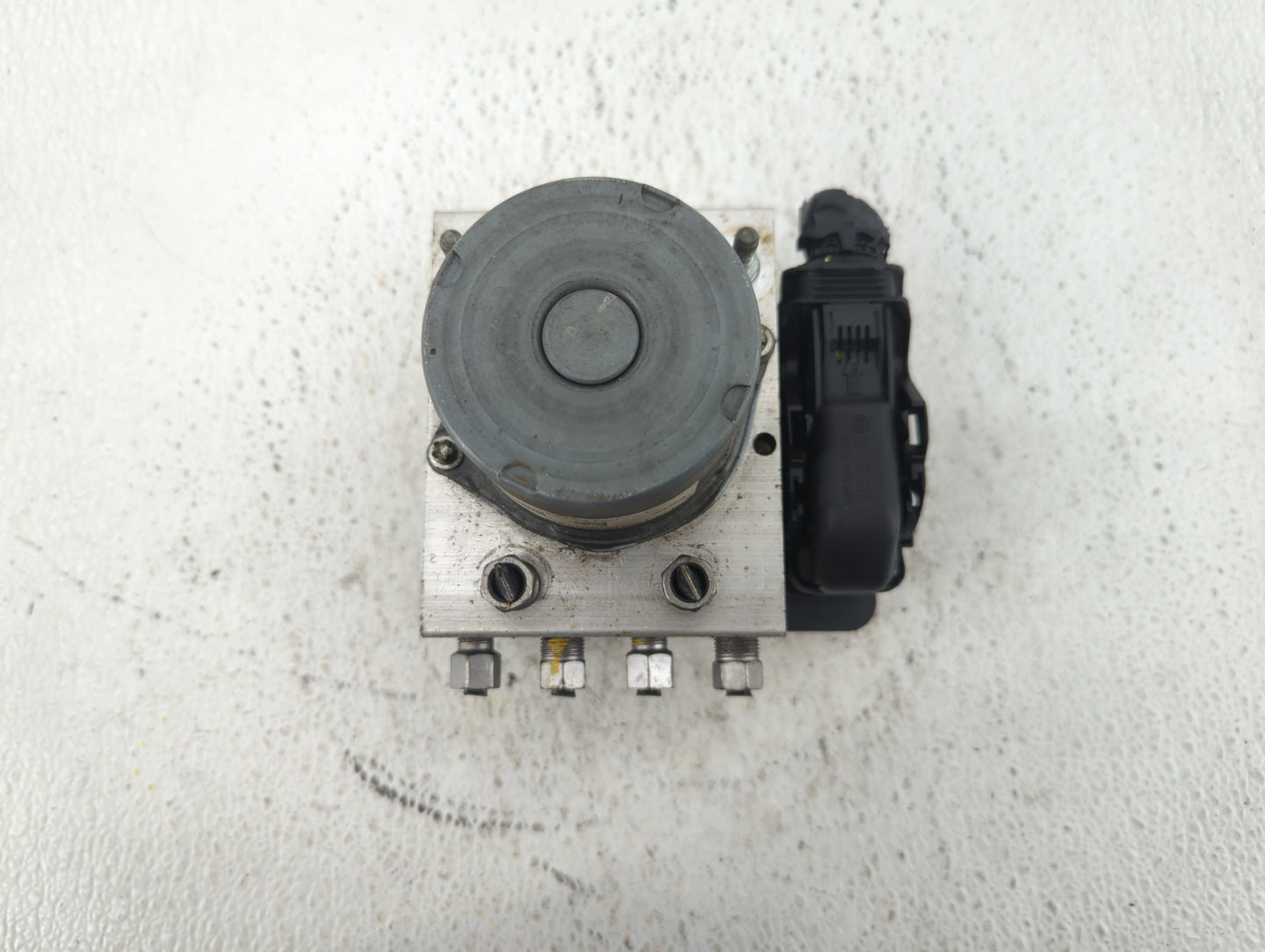 2017 Dodge Caravan ABS Pump Control Module Replacement P/N:P68183803AC Fits Fits 2015 2016 2018 2019 2020 OEM Used Auto Part