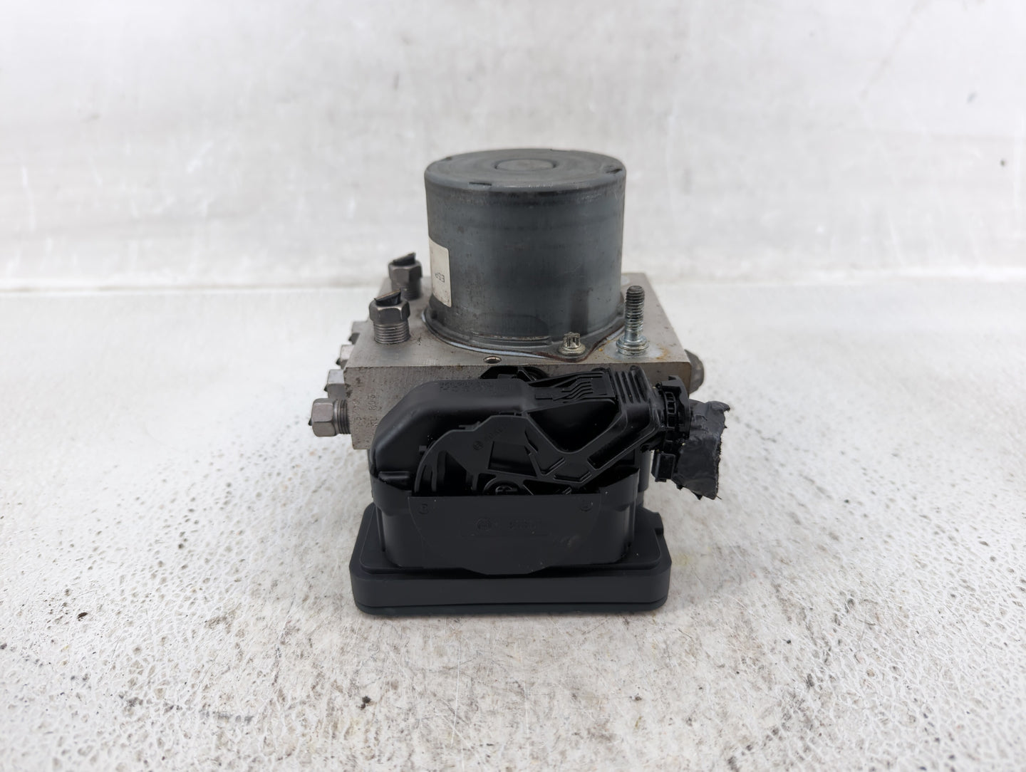 2017 Dodge Caravan ABS Pump Control Module Replacement P/N:P68183803AC Fits Fits 2015 2016 2018 2019 2020 OEM Used Auto Part