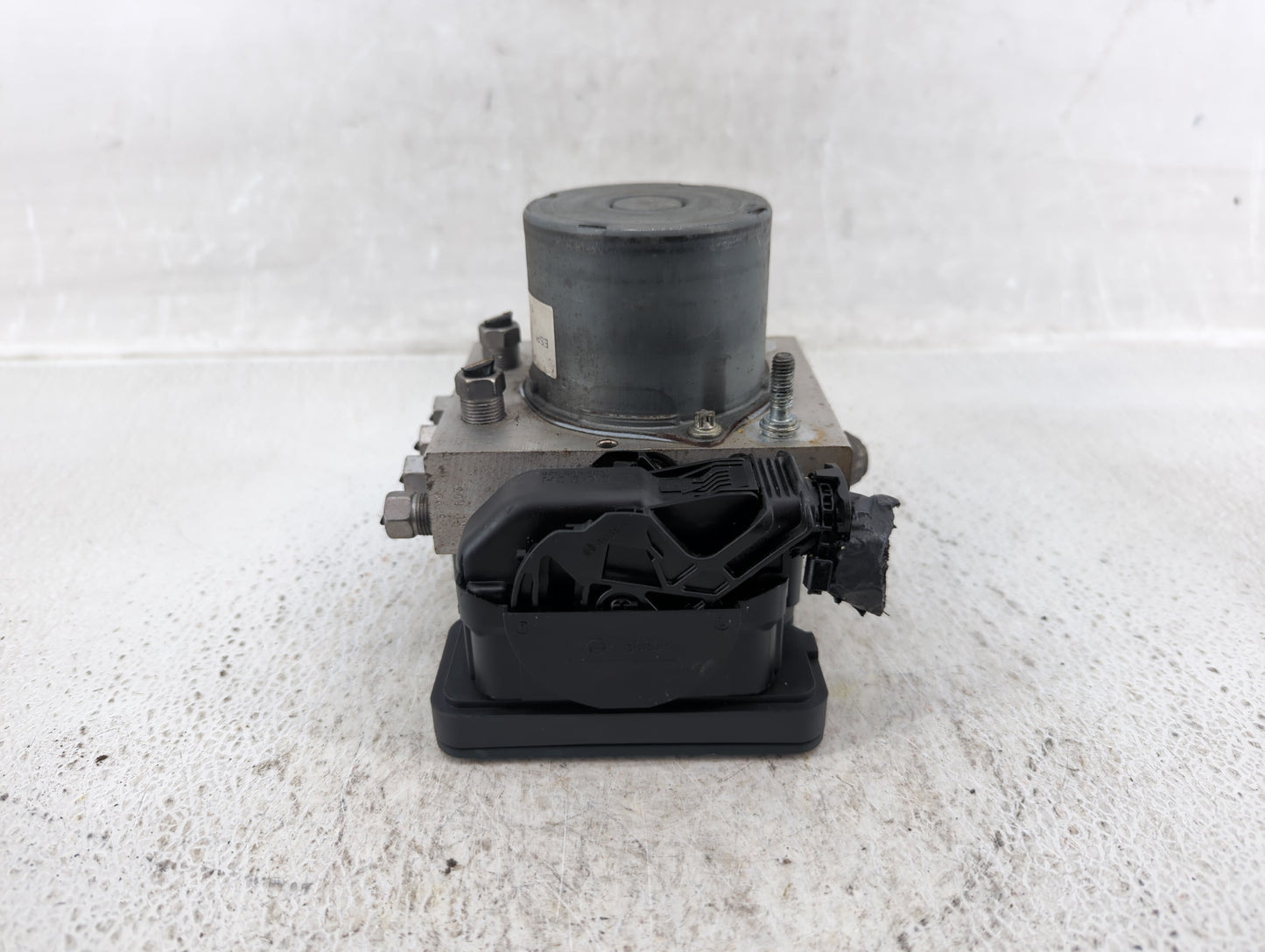 2017 Dodge Caravan ABS Pump Control Module Replacement P/N:P68183803AC Fits Fits 2015 2016 2018 2019 2020 OEM Used Auto Part