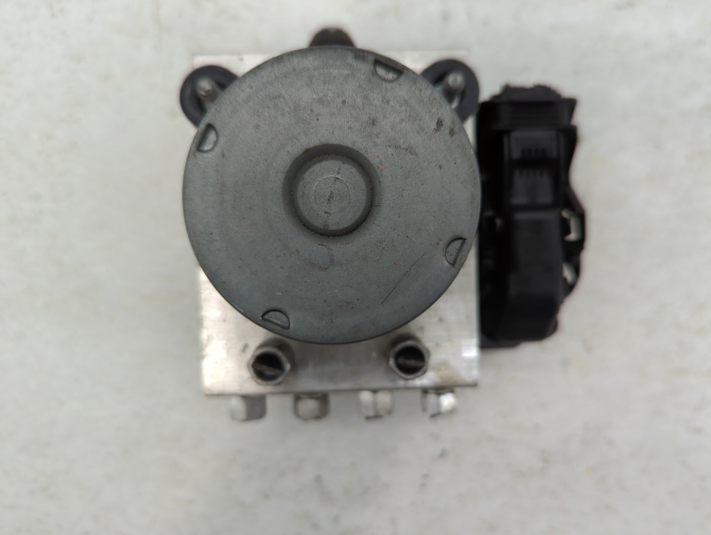 2017 Dodge Caravan ABS Pump Control Module Replacement P/N:6883803AC Fits Fits 2015 2016 2018 2019 2020 OEM Used Auto Parts 