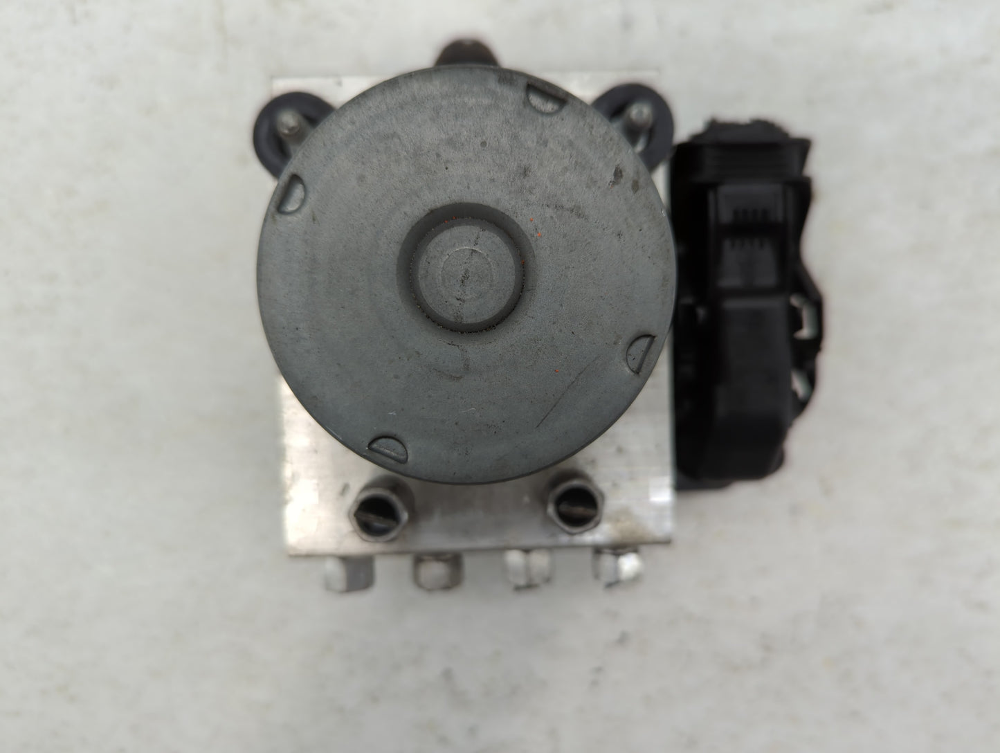 2017 Dodge Caravan ABS Pump Control Module Replacement P/N:6883803AC Fits Fits 2015 2016 2018 2019 2020 OEM Used Auto Parts 